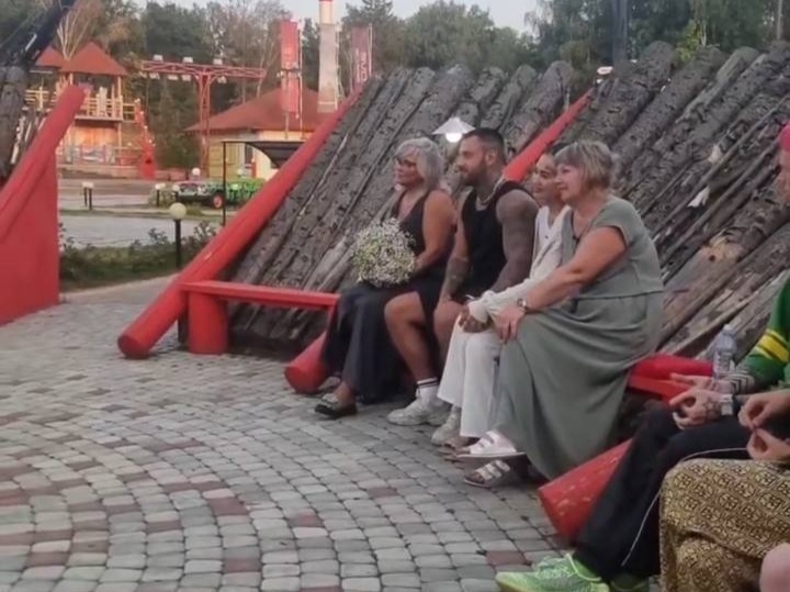 Артем с мамой и Арина с мамой. Источник: соцсеть