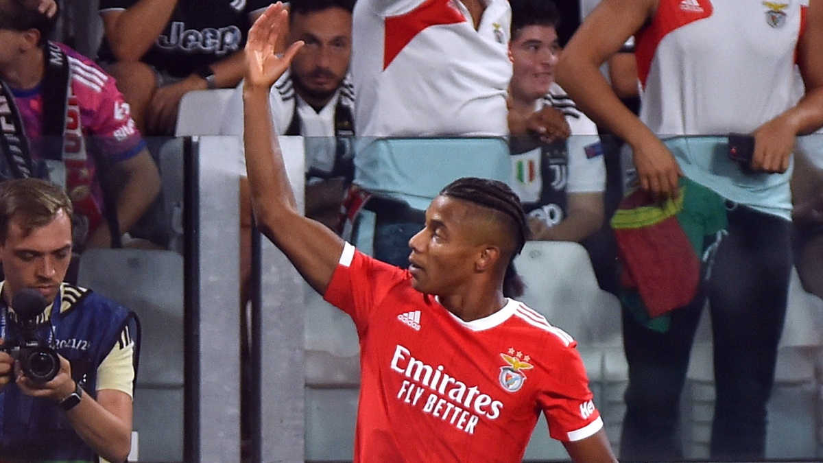    Давид Нерес празднует гол в матче "Ювентус" - "Бенфика". Фото: REUTERS