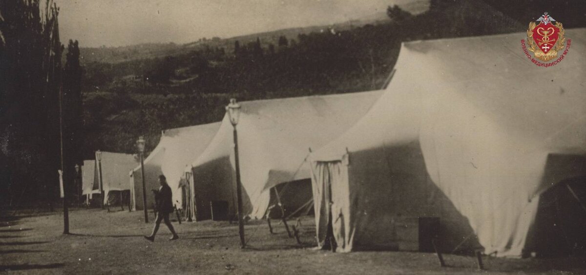Фотографии из альбома с названием на английском языке «USSR. Sanatorium-camp. memor Z.P. Solowiev «Artek Crimea.1931» [СССР. Лагерь-санаторий «Артек», Крым. 1931]  