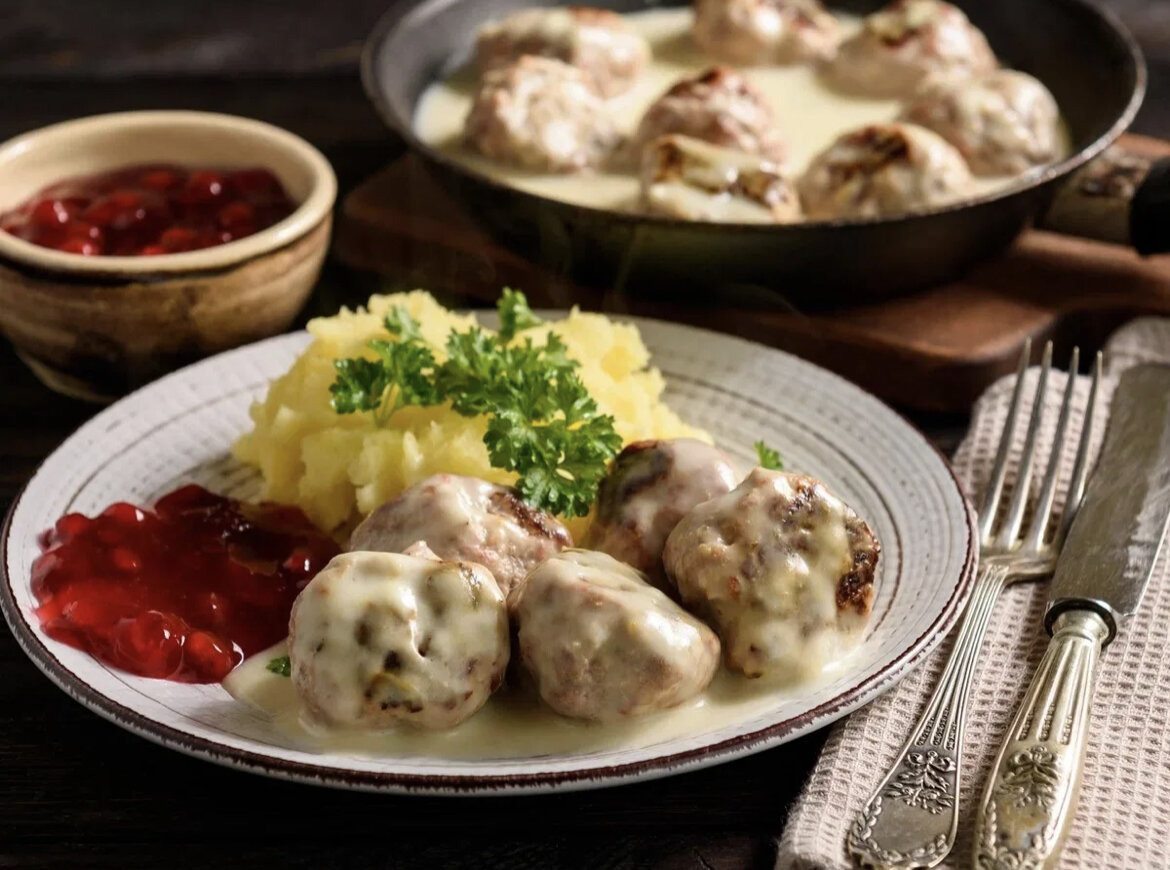 Quer você as chame de köttbullar, bitterballen, frikadelle ou