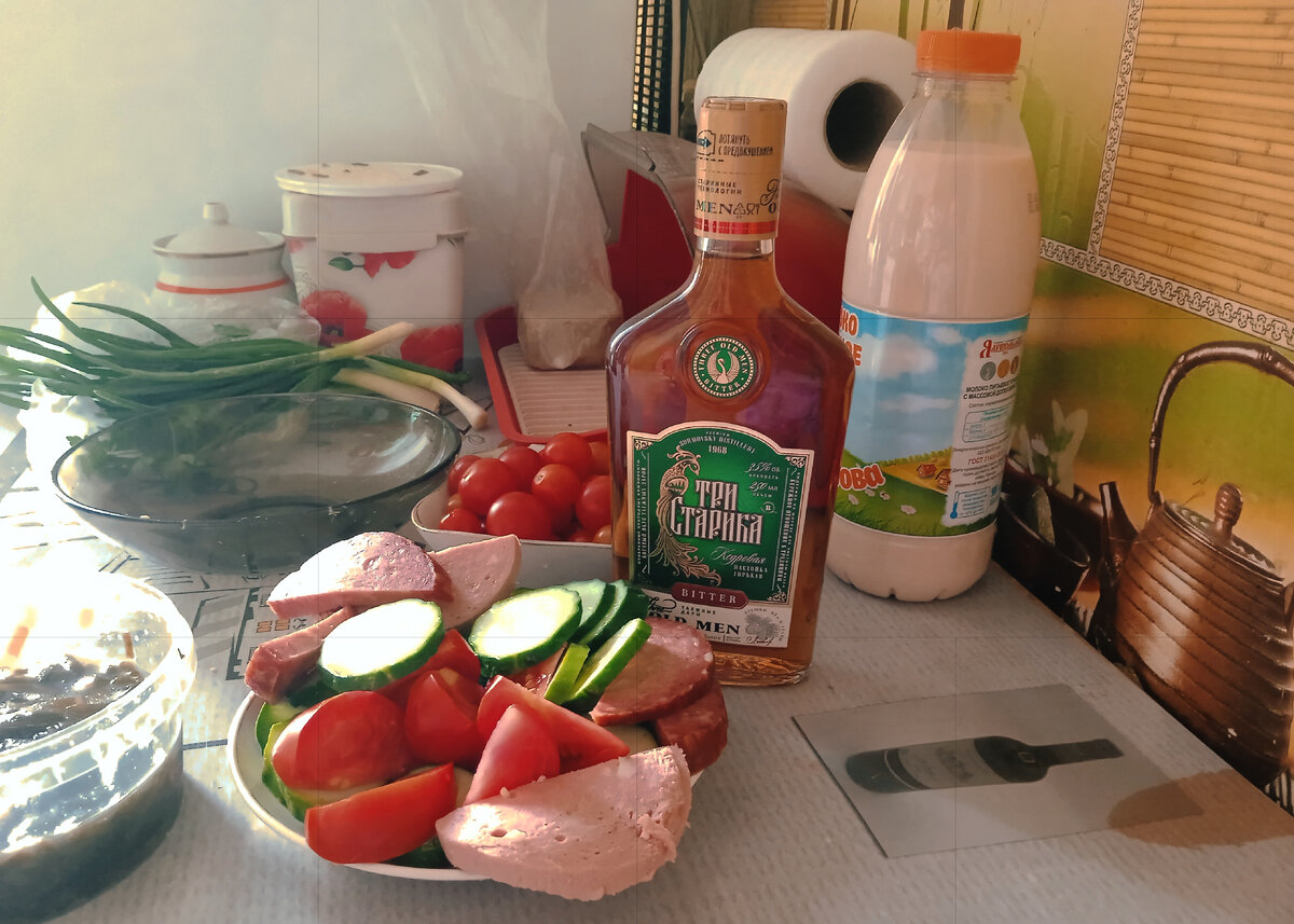 Фотография сделана мной. Скромный стол. 