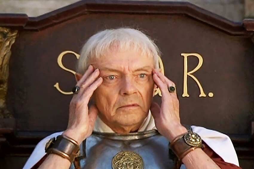 Кирилл Лавров в роли Понтия Пилата.