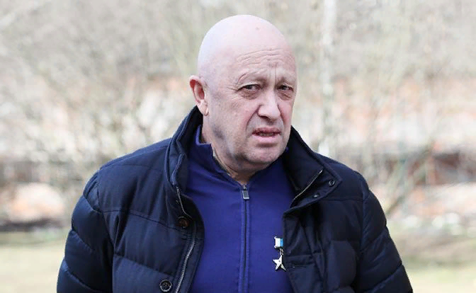 Давайте рассуждать чисто логически. Как известно из детективных романов, первое, с чего должно начинаться расследование — ищи, кому это выгодно.