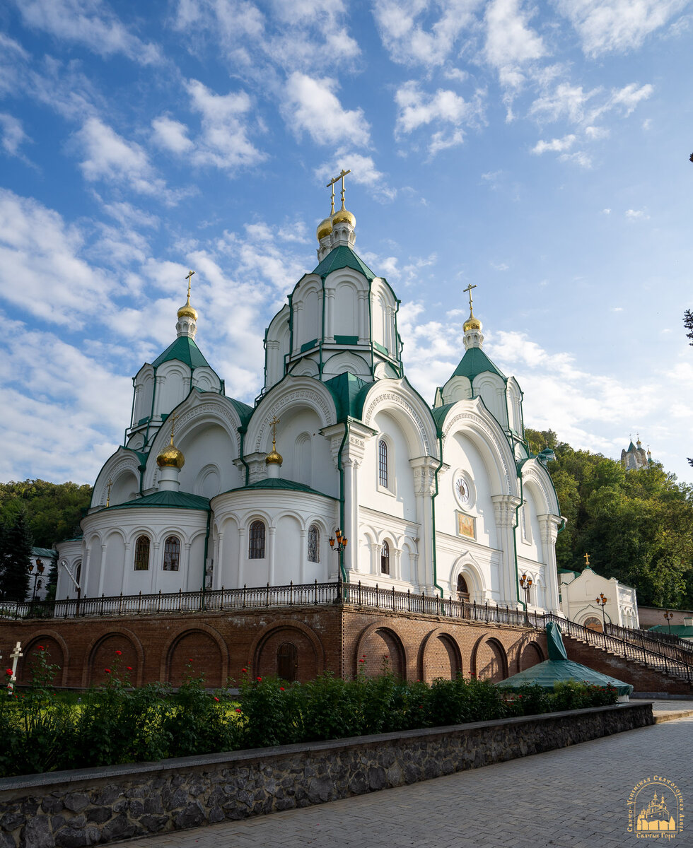 Успенская Святогорская лавра