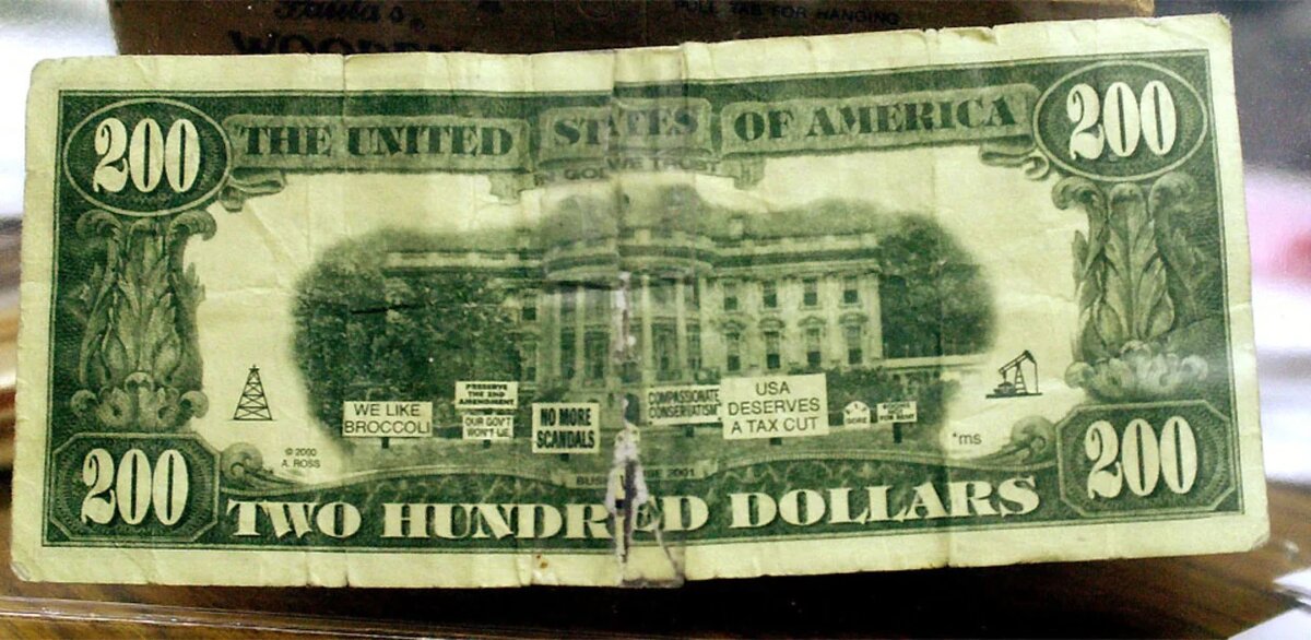 Купюра 2 доллара сша. 200 долларов банкнота. 200 долларов купюра. 200 долларов 1 купюра. 200 долларов одной купюрой.