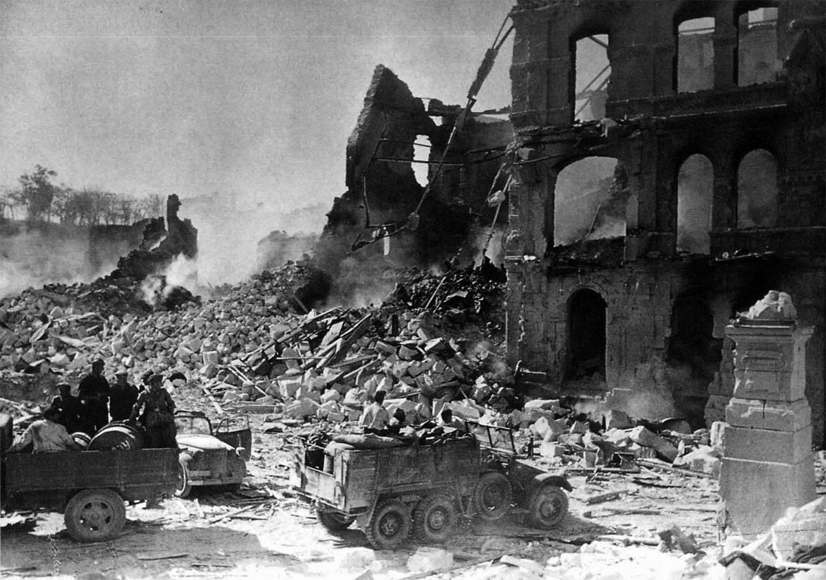 Севастополь, 1942 г .