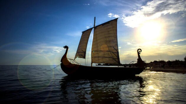 Исследования Университета Уппсалы (Швеция) привели к мнению, что Викинги были первыми людьми которые совершили прорыв в кораблестроении, применив в производстве смолу, что в результате  стало незаменимым для гидроизоляции судов.