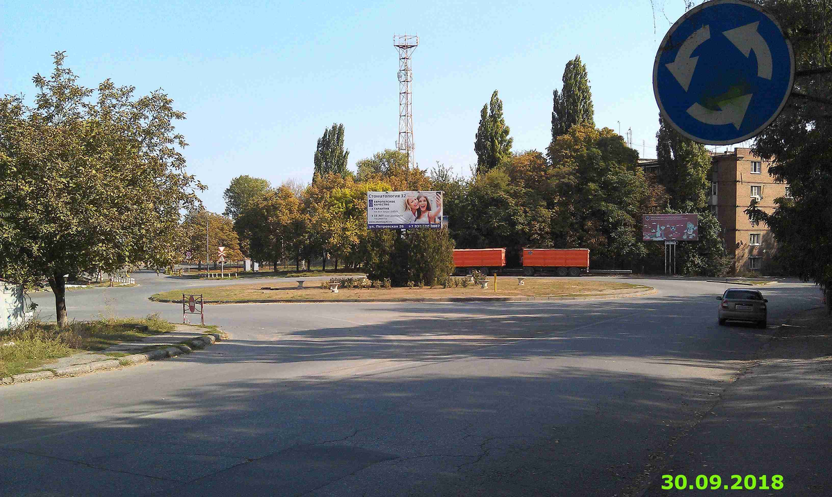 Комсомольский спуск. Комсомольский спуск Таганрог. Клумба Таганрог Осипенко. Комсомольский спуск 6 Таганрог. Улицы клумбы Таганрога.