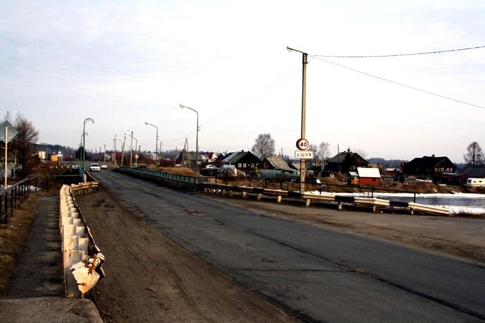 Деревня Верхний Бесовец, мост через реку Шуя, дорога в аэропорт.