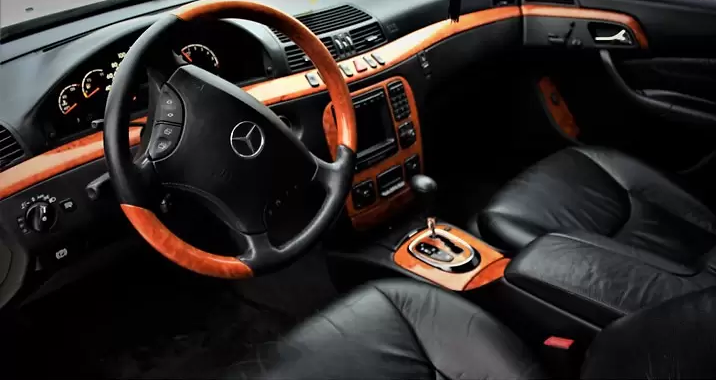 Салон роскошен, но способен доставить множество проблем из-за капризной электроники.