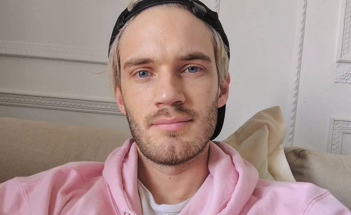 Блоггер ПЬЮДИПАЙ. PEWDIEPIE 2022. PEWDIEPIE 2023. ПЬЮДИПАЙ сейчас 2022.