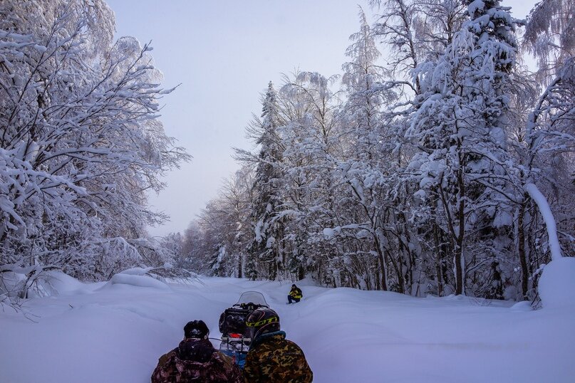 Трасса Ныроб - В.Колва вот такая. Летом даже не думайте проехать.
