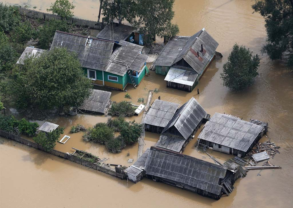 Дом на сваях от наводнения. Как обезопасить дом от потопов. Как обезопасить дом от разлива реки.