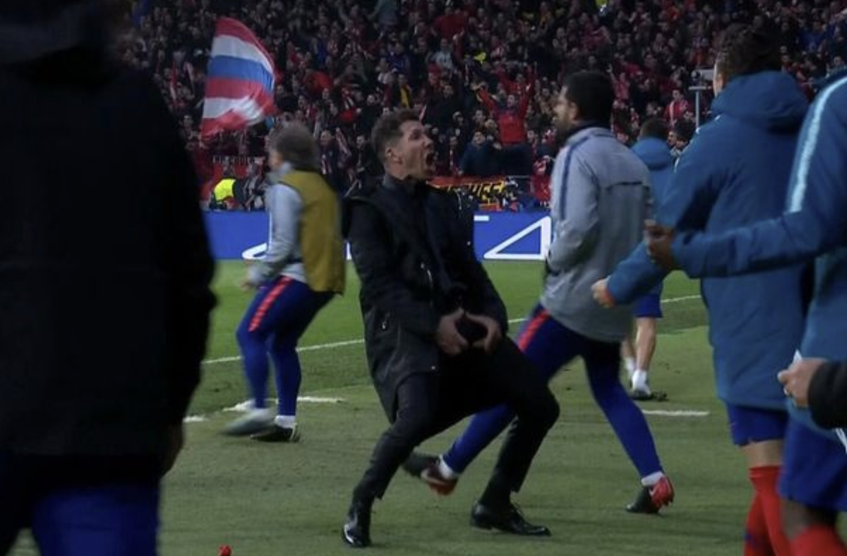 Диего Симеоне празднует победу "Атлетико" над "Ювентусом" в Мадриде