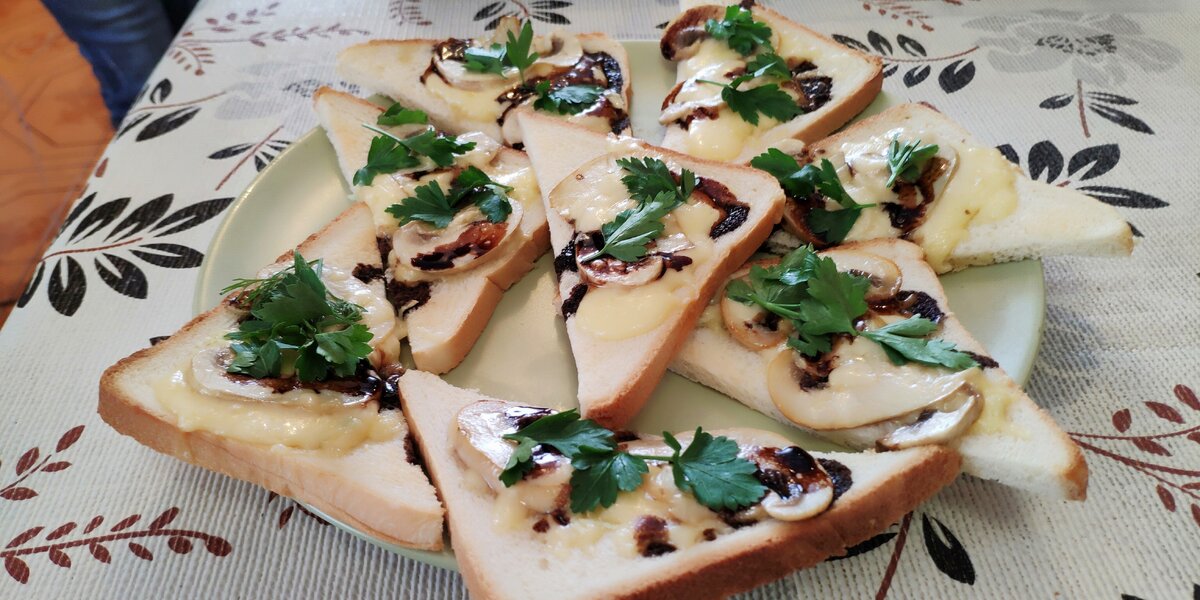 Брускетты с шампиньонами