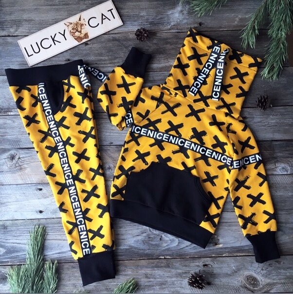 На фото самый популярный выбор этой весны. Костюм «NICE»🌞 ⠀
🍀Натуральный состав
🍀 «Растущие» манжеты на ручках и ножках
🍀 Высокий воротник-хомут с утяжкой
🍀 Лампасы на штанах и толстовке.
Доступен в горчичном, хаки, белом и чёрном цвете. Больше фото костюма [https://vk.com/market-165292430?w=product-165292430_2..|здесь].

Пошив по Вашим размерам.
⠀
Доставка по всей России почтой и тк СДЭК.
Цена:
68-98 1790р.
98-116 1890р.
122-134 1990р.
⠀
140< по запросу.
⠀
А у вас весна? Как погода сегодня?