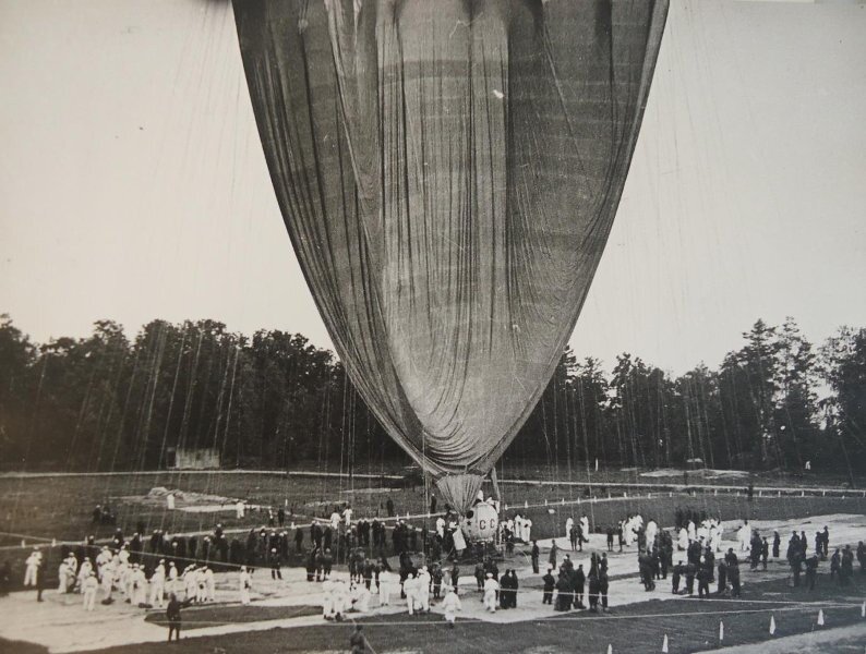 Сентябрь 1933. 30 Сентября 1933 г. первый Советский стратостат. Аэростат 1930 е годы фотографии. Тула начало 1919 фото с аэростата.