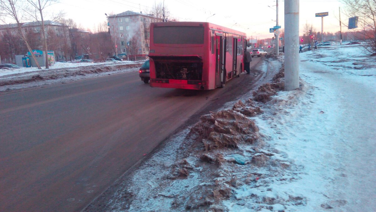 Частный НефАЗ в Омске , встал с двигателем 