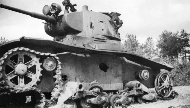 Подбитый Т-26. Фото из открытых источников.