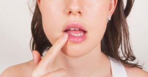 
Предвещает также поцелуй, но уже дружеский, родственный, символизирует встречу с близкими, дорогими людьми, которых давно не видели.