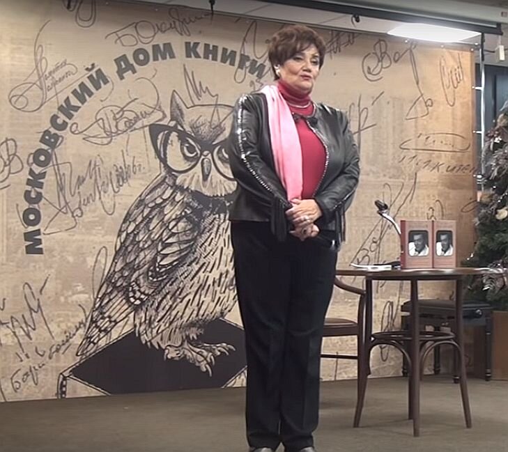 Тамара Синявская во-время презентации книги