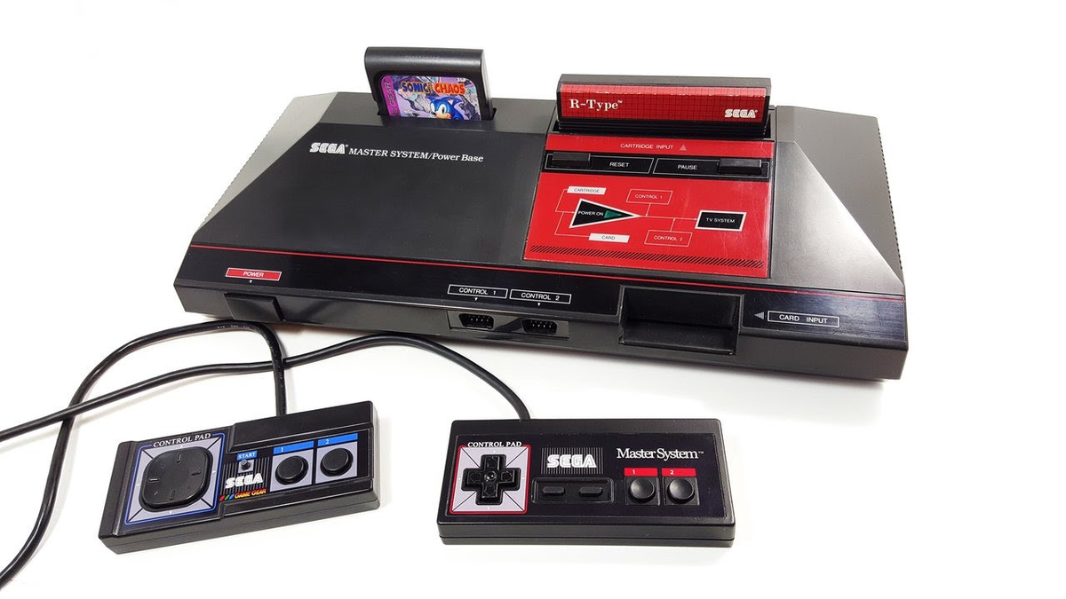 Устал приставка. Игровая приставка Sega Master System. Sega Master System 2. Сега приставка 8 бит. Sega Master System 1985.