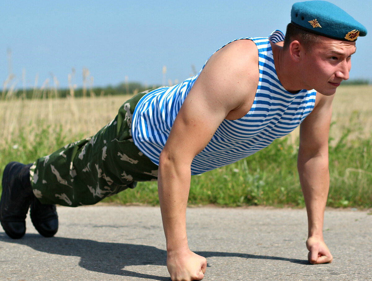 Как 5-летний внук генерала дембеля муштровал. Фото из интернета.