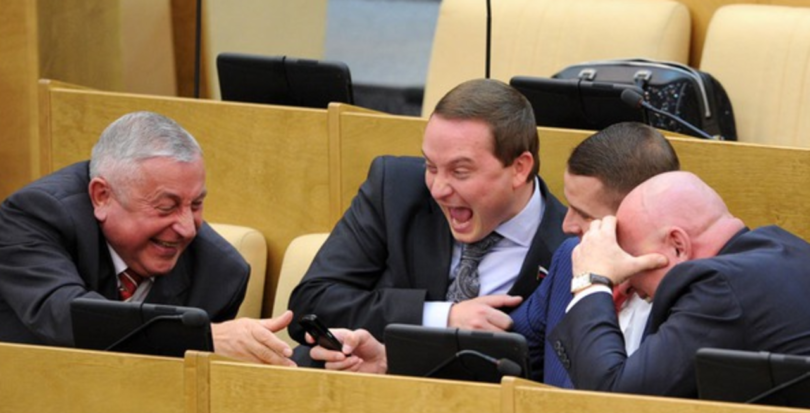 А им всё смешно!