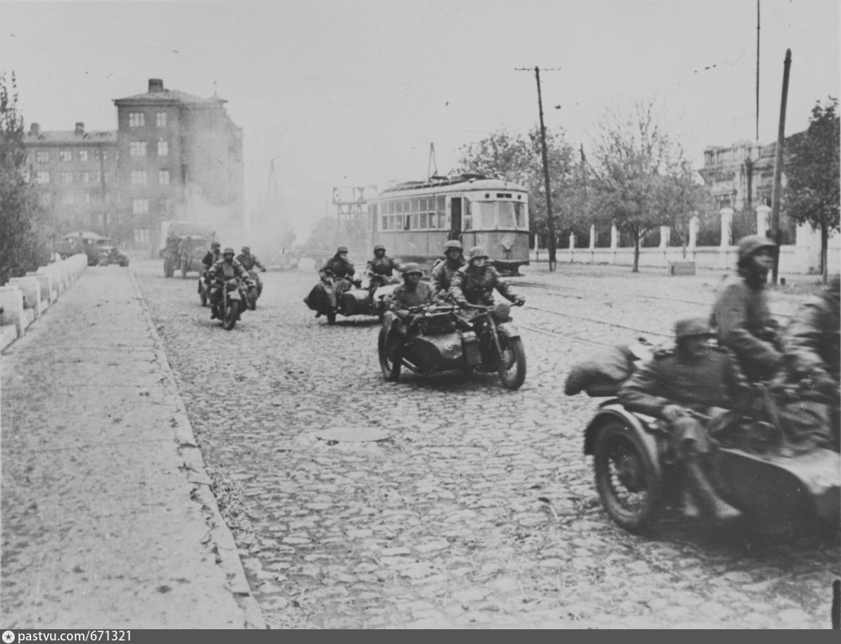 16 ноября 1941 года мотоциклисты 62-го саперного батальона дивизии СС "Дас Райх"ворвались на окраины Москвы.