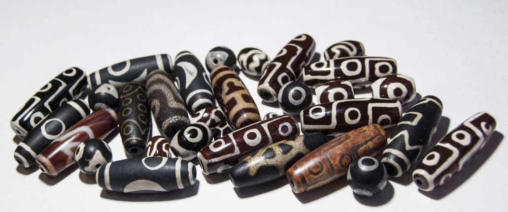 Бусина дзи картинка. Бусина дзи пять глаз гром и молния. Бусина дзи картинка. Бусина дзи 9. 9 глаз сердолик бусина дзи.