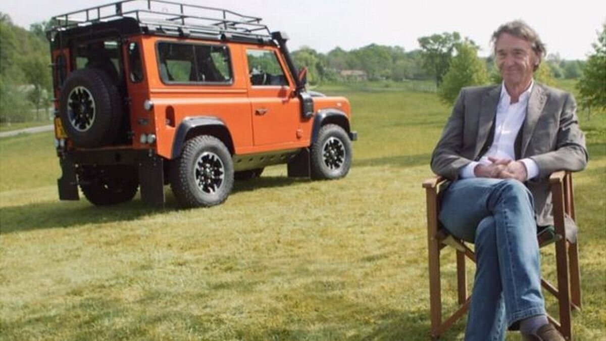 Джим Ратклифф с одним из своих любимых Land Rover Defender