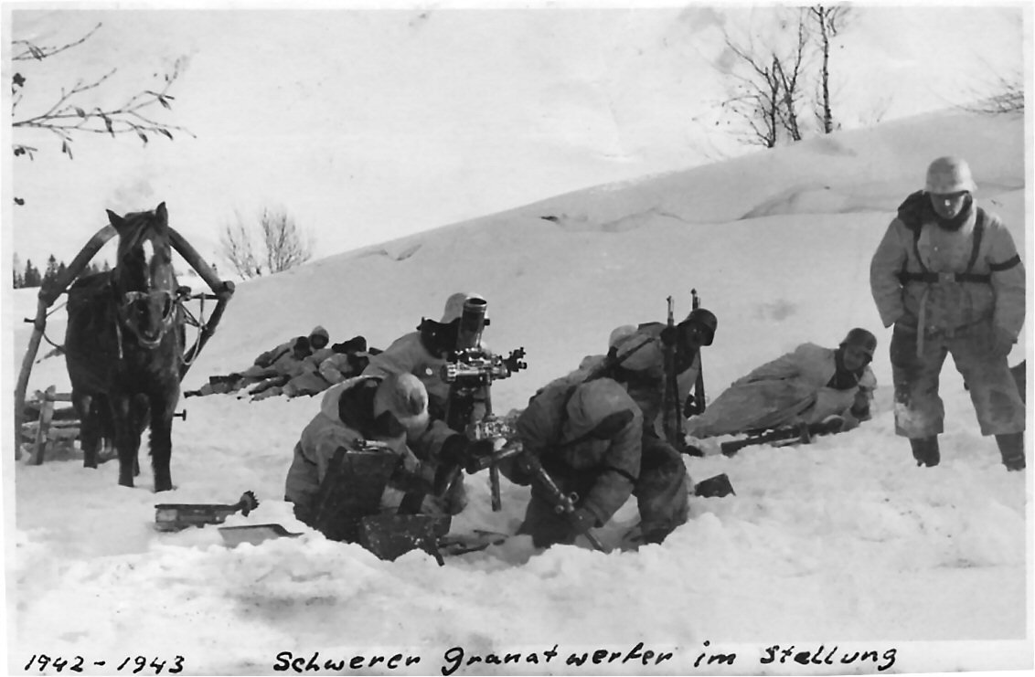 Подпись: 1942-1943 Тяжёлый миномёт на позиции