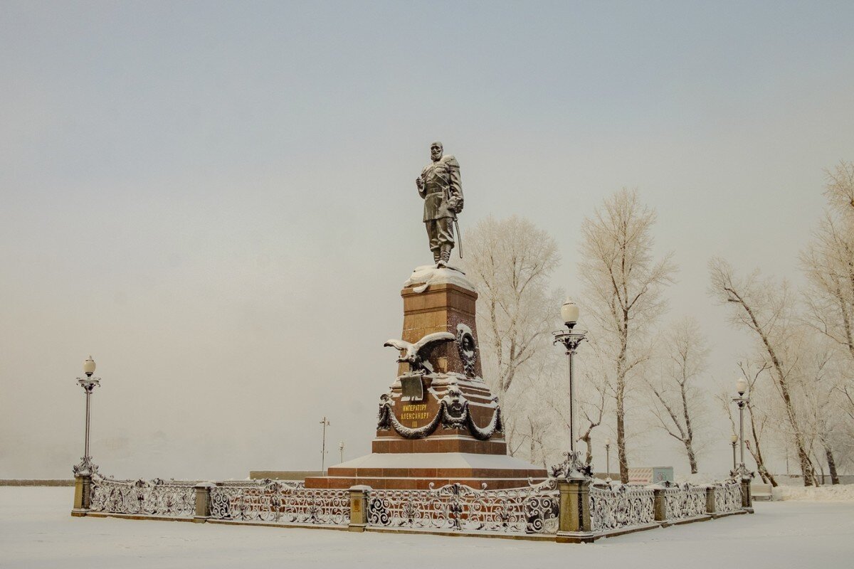 Памятник Александру 3 от благодарных за строительство Транссиба иркутян.