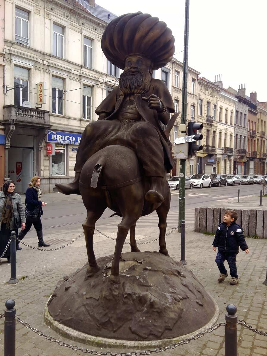 Памятник Ходже Насреддину в Брюсселе