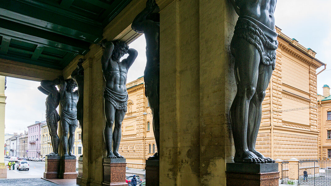 Создатель внушительных статуй — Александр Иванович Теребенёв