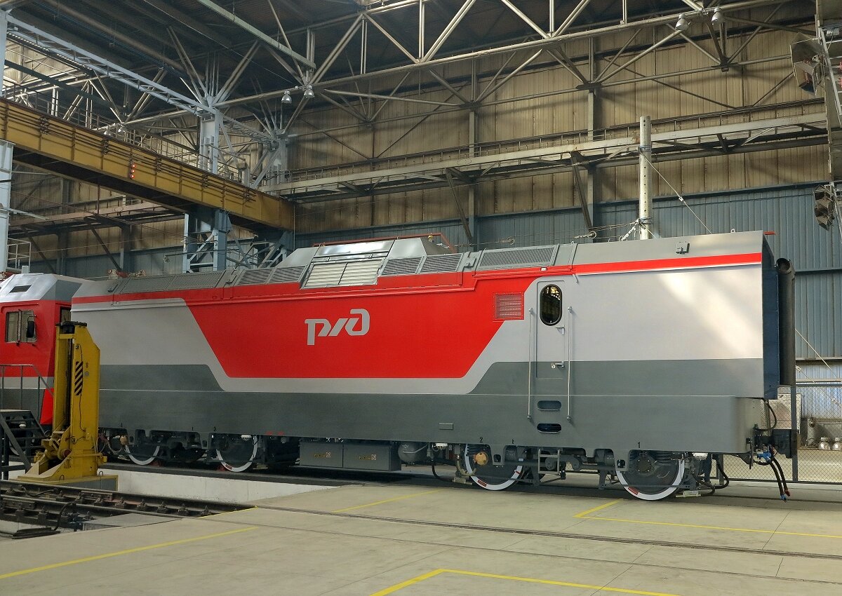 Бустерная секция 2ЭС10.С-001 для электровоза 2ЭС10-116, Свердловская область, ООО «Уральские локомотивы», 2014 г., автор: Ирина, сайт trainpix.org