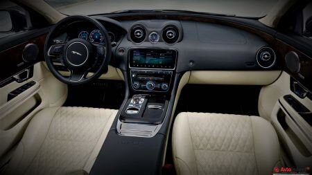  Вот по этим причинам все хотят купить новый Jaguar в Москве. И если раньше Jaguar ассоциировался со спортивными машинами, то сегодня модельный ряд настолько широкий, что можно подобрать авто каждому, лишь бы кошелек позволил. А это и экономичный кроссовер F-Pace, что сочетает в себе мощь, комфорт, безопасность, легкое управление. Это и кроссоверы E-Pace, которые понравятся автомобилистам своей маневренностью и динамизмом передвижения независимо от дорог. Это может быть I-Pace - внедорожник, который полностью электрифицирован.
 
 Конечно же среди линейки есть и спорткары F-Type, которые не оставят в равнодушии ни одного продвинутого водителя. Вы только представьте себе авто с мощностью в 575 лошадей. Впечатляет? Как можно не полюбить эти двухдверные кабриолеты и купе, что представлены компанией Jaguar?
