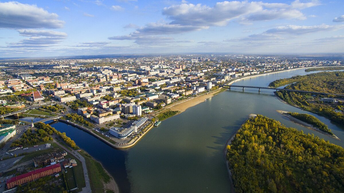 Река в городе фото