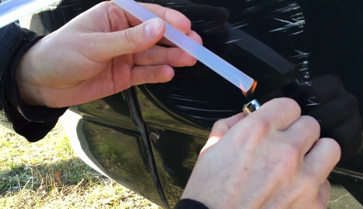 Процесс разогрева  пластиковых палочек