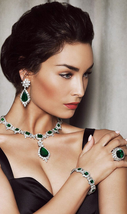 ЮВелирные украшения с изумрудами. Картинка взята с просторов интернета.