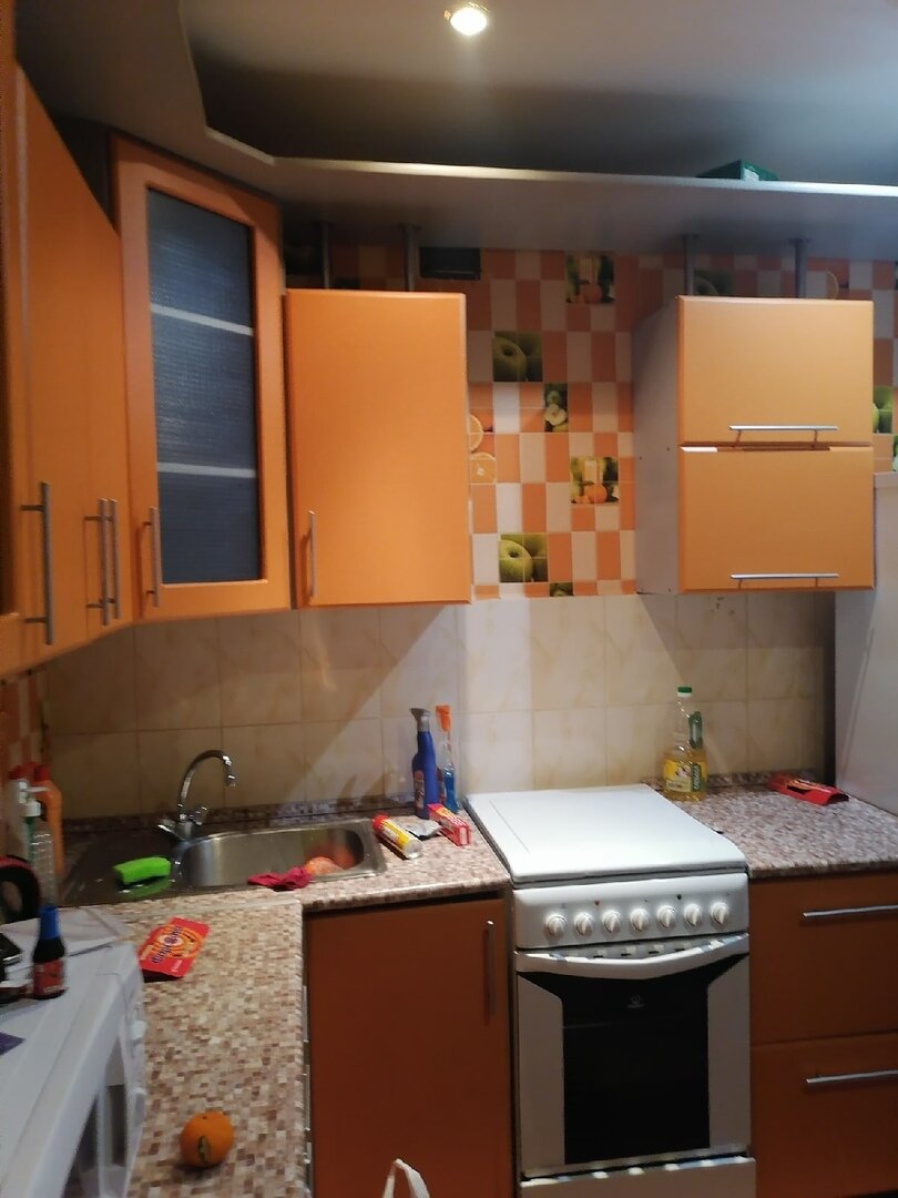Кухня, на арендованной квартире.