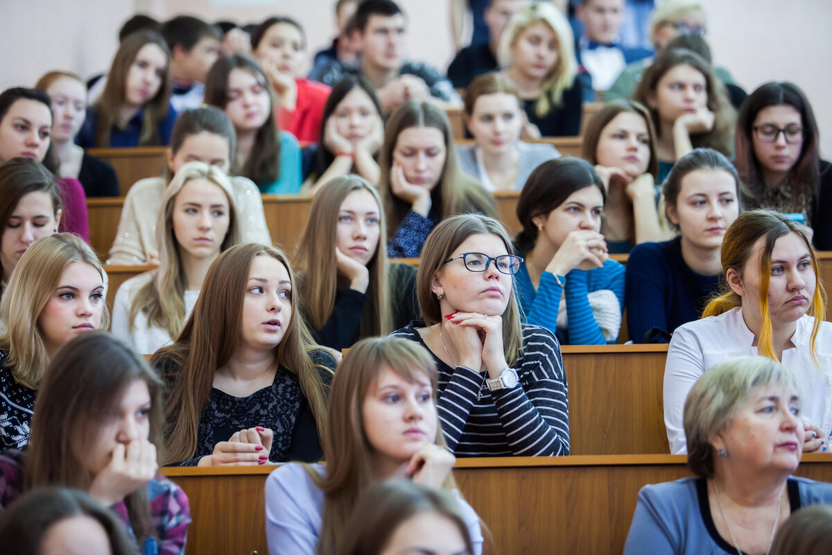 Скандал в МГУ: почему студентки терпят сексуальные домогательства преподавателей?