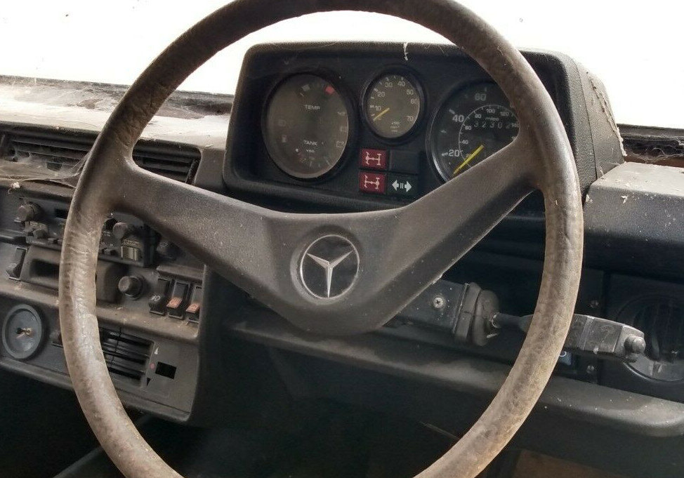 Стоковый интерьер на одометре всего 32000 мили или 51000 км
