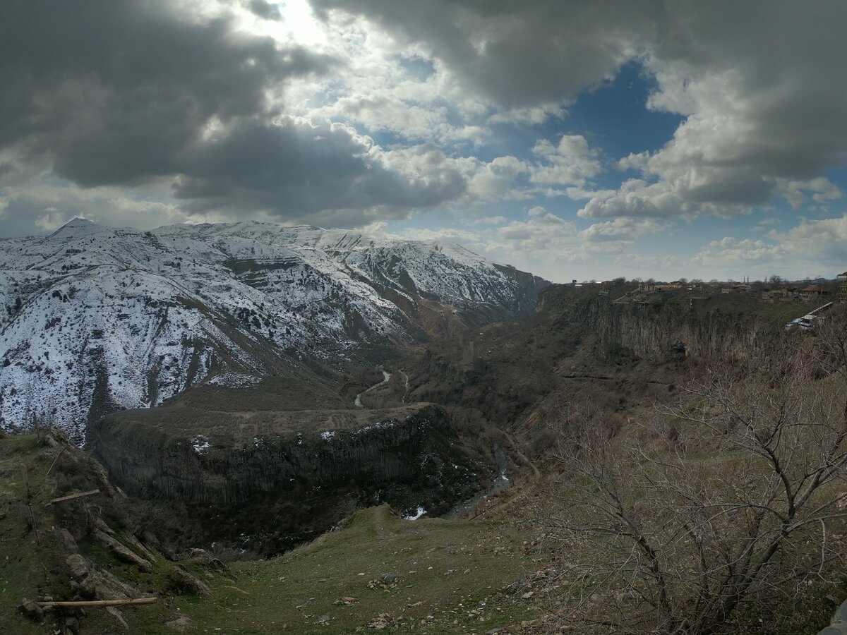 около Гарни