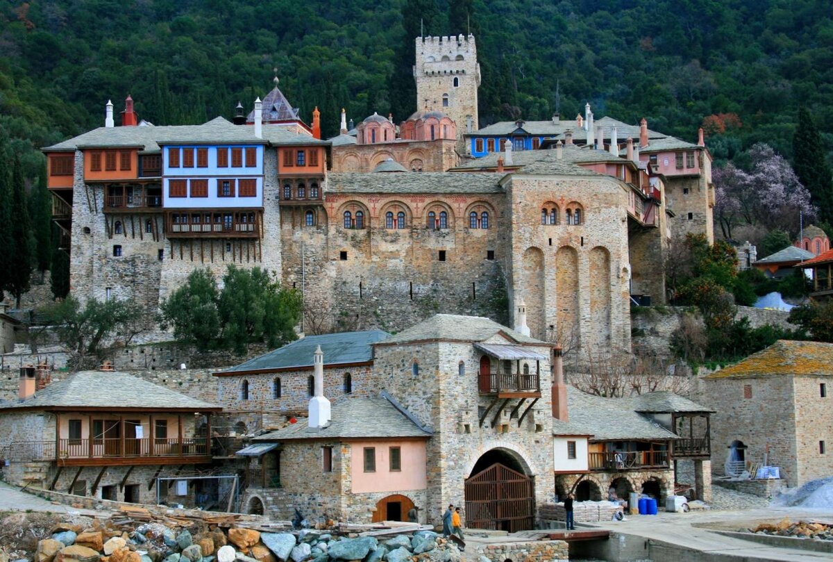 Монастырь Дохиар                                                                                    (Источник: Яндекс.Картинки)