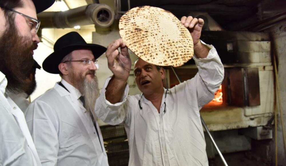 Маца дербентская. Маца это еврейские лепёшки. Еврейская маца. Маца израиль. Хлеб иудея.