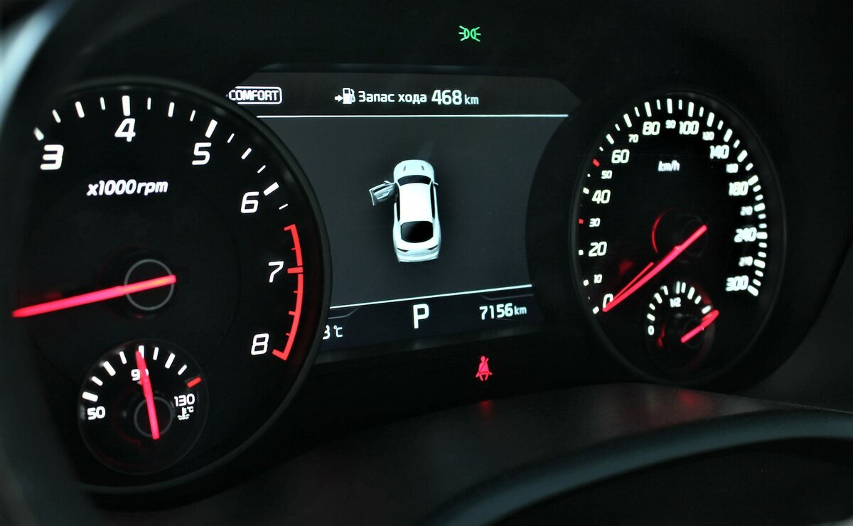 Фото автора, приборка kia Stinger