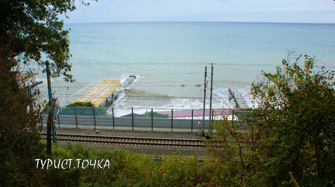 Дорога в Сочи вдоль моря