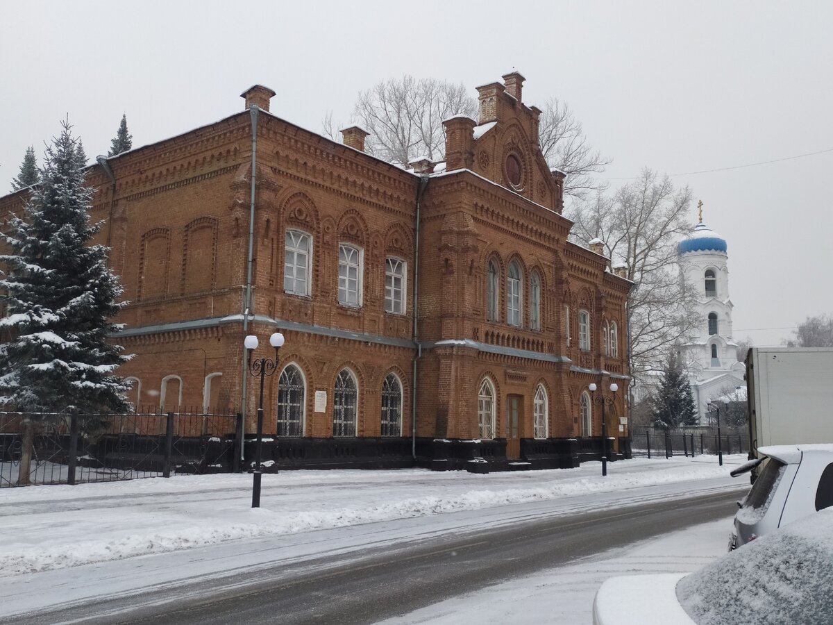 Естественно географический. Реальное училище им Пушкина Бийск. ЕГФ Бийск географический Факультет. Достопримечательности Бийска Алтайский край. Здание  географического факультета Бийского пединститута.