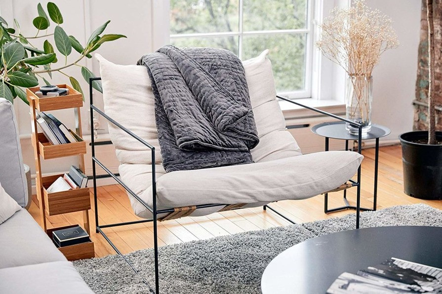 Наполнители из натуральной шерсти отлично удерживают тепло и окутывают уютом в холодные зимние ночи. Но как не ошибиться в многообразии предложений? В этой статье мы решили сравнить два популярных варианта, чтобы выяснить какое одеяло лучше – с овечьей шерстью или верблюжьей. 
